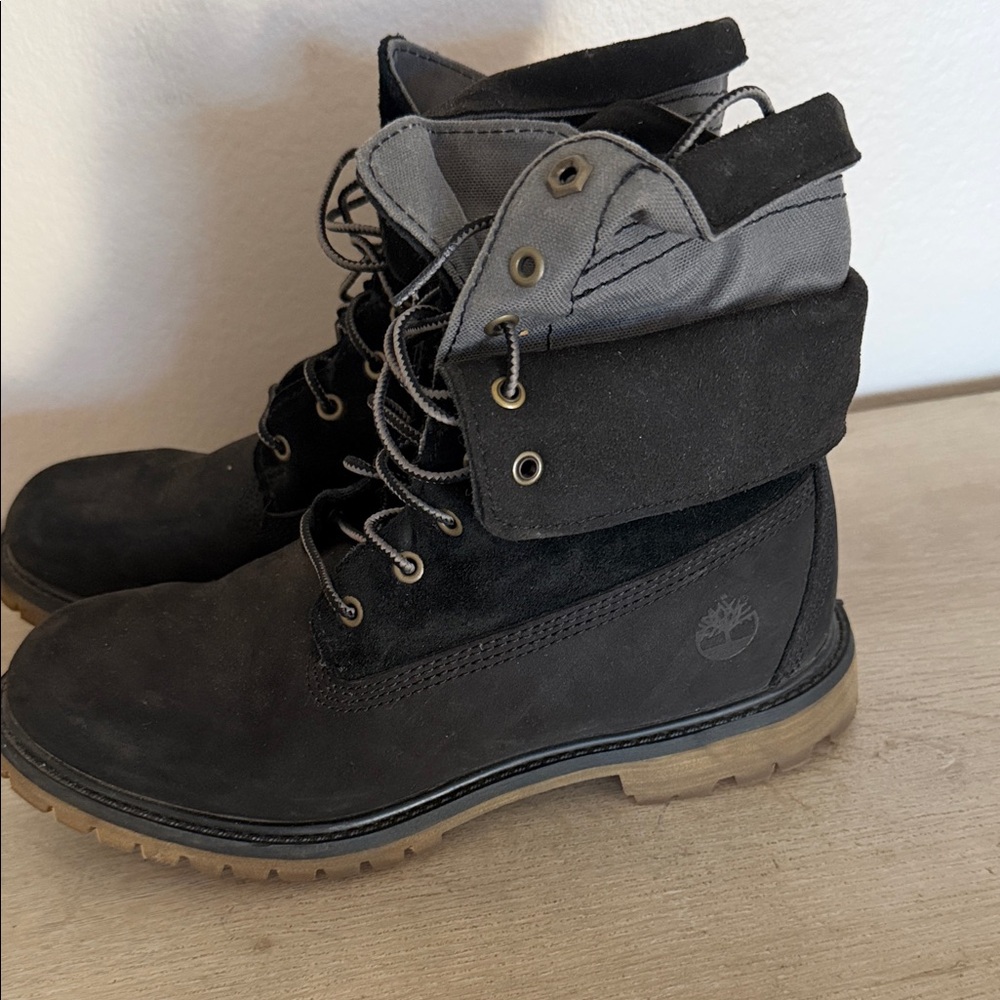 Timberland Black and Gray Fold-Over Boots 7.5 women’s